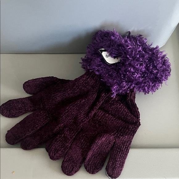Purple Velour Fuzzy Gloves NWT - Picture 1 of 2